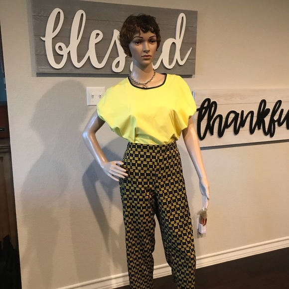 Blouse and trousers - Picture 6 of 6